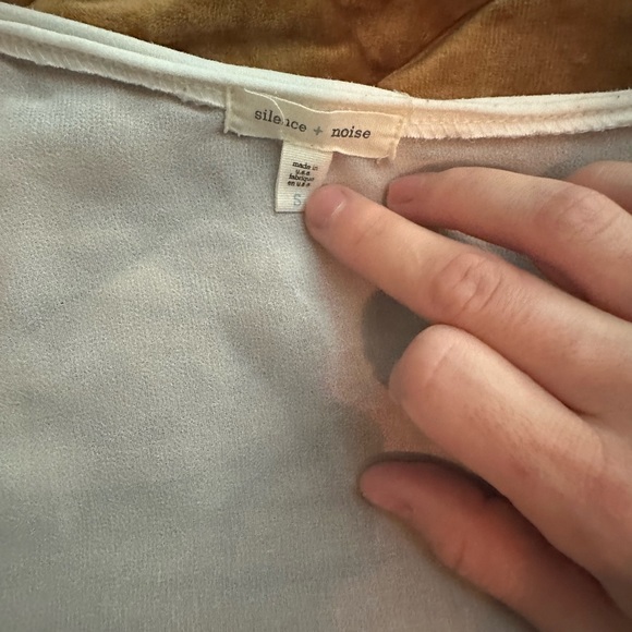 Silent Noise/ Urban Outfitters Small White loose fit Top - Picture 5 of 5